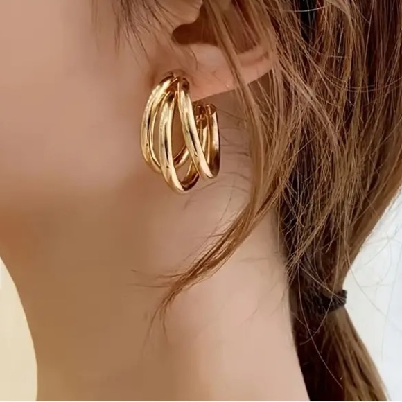 Set of 3 Triple hoop gold pierced earrings, NEW - Picture 3 of 9